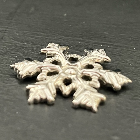 Gorham 1985 Sterling Snowflake Necklace Pendant - Picture 5 of 8